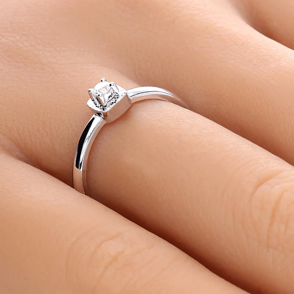 ADL017-hand-web-zoom